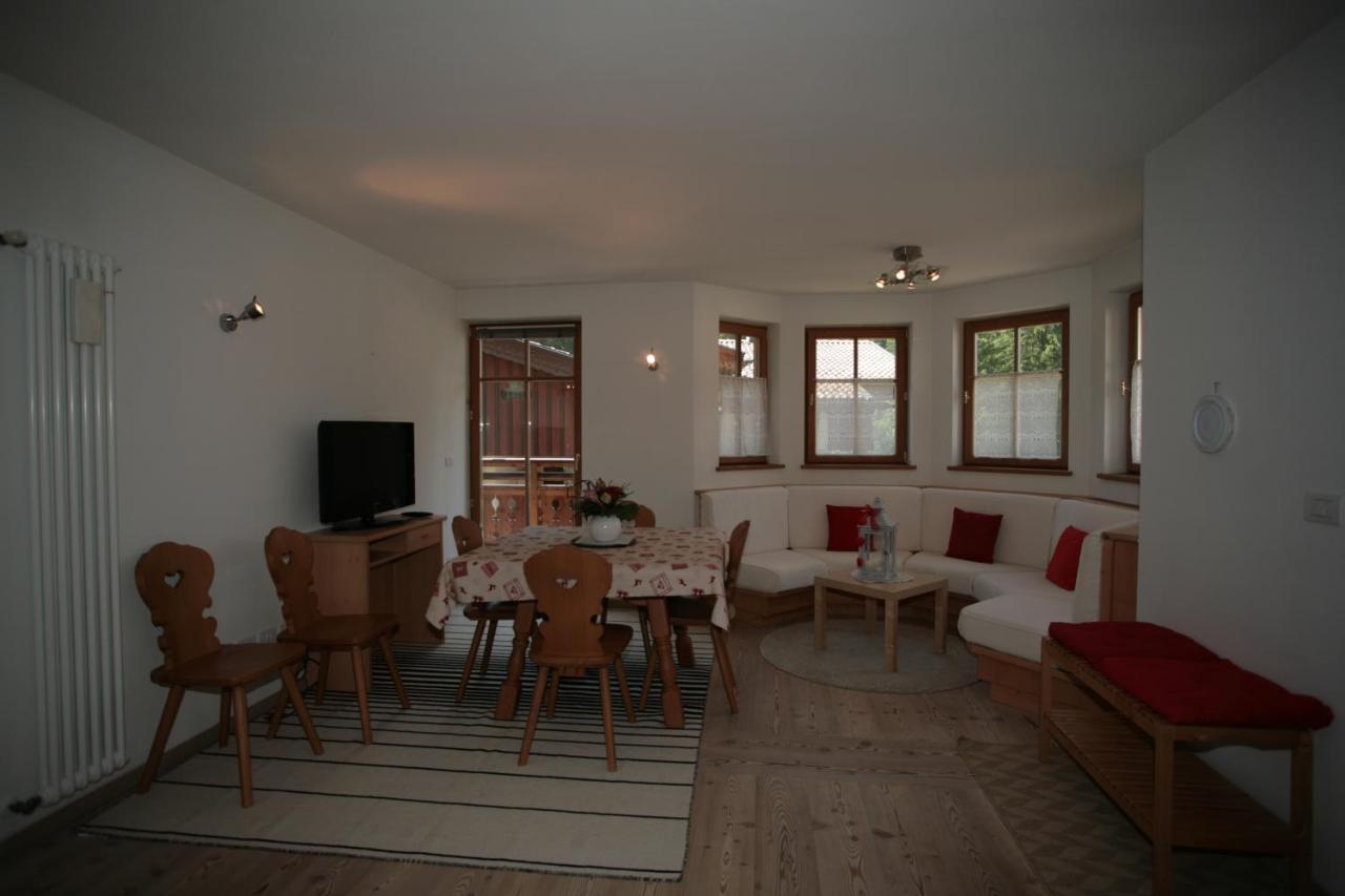 Villetta Ai Pini Deluxe Canazei Buitenkant foto